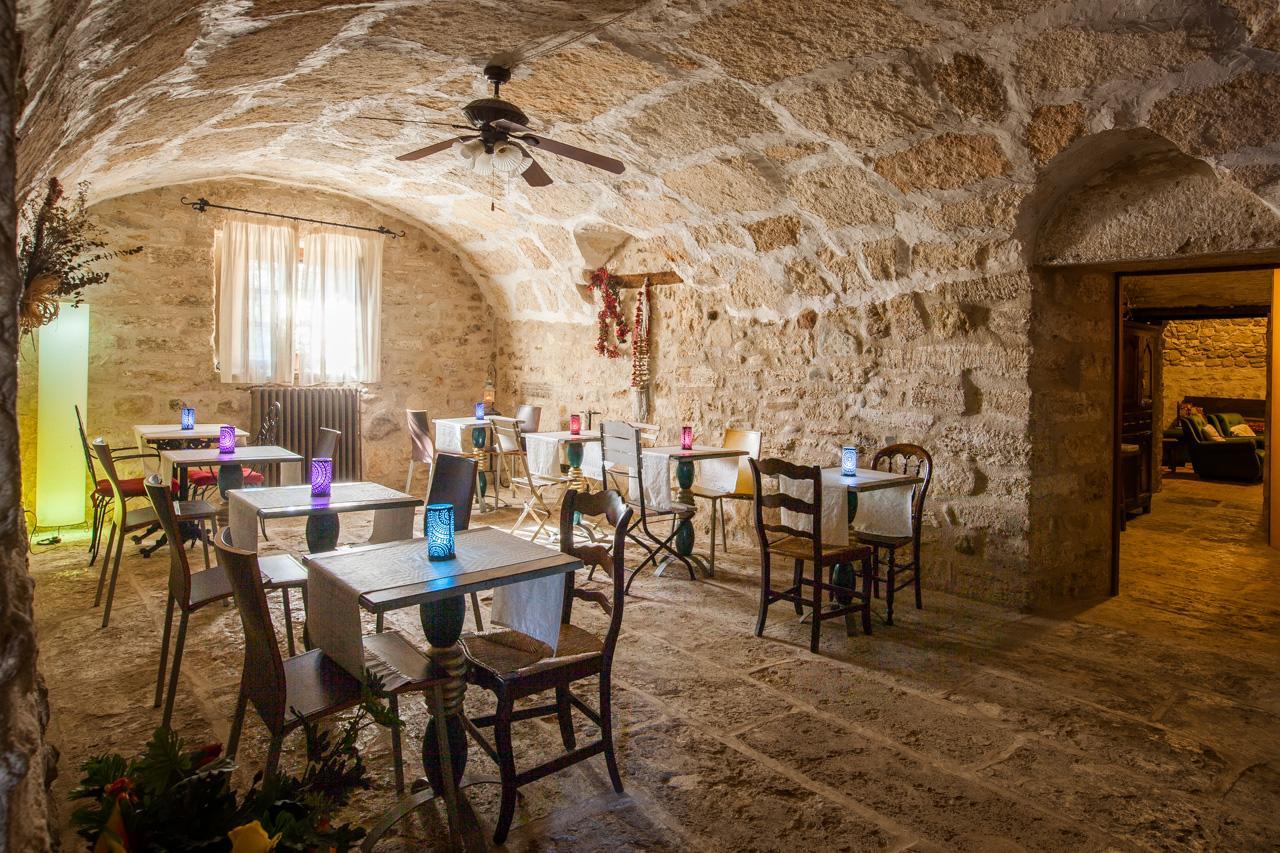 米尔爱丝特雷纳斯酒店 Cornellá de Terri 外观 照片
